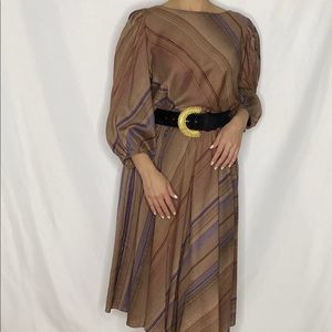 BNWT,VINTAGE BROWN 3/4 SLEEVE MIDI DRESS - SIZE M